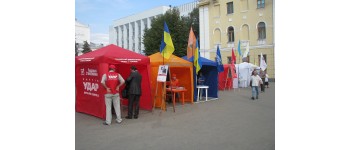 Вінниця: Наметовий «базарчик» на Театральній площі