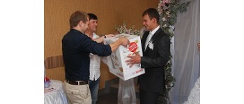 Вінниччина: Кандидат у депутат ходить агітувати на весіллях